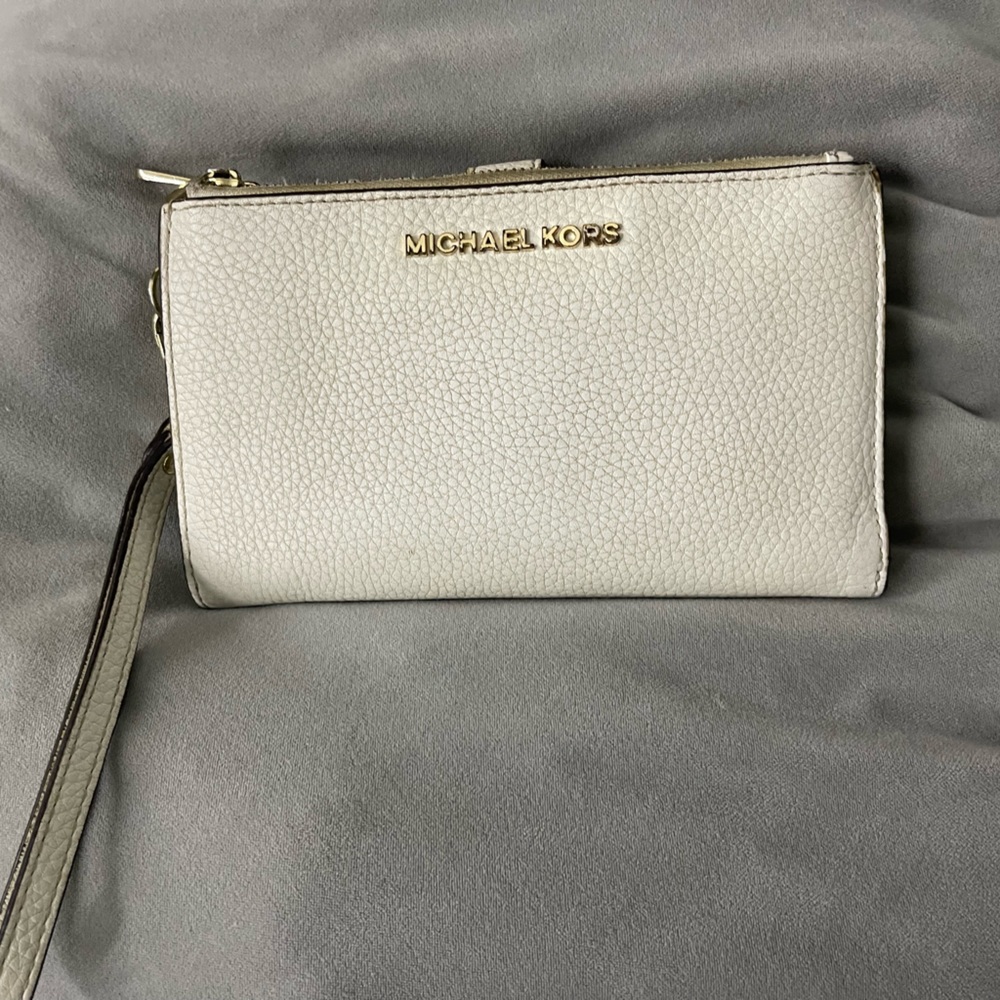 Michael Kors Leather Smartphone holder
